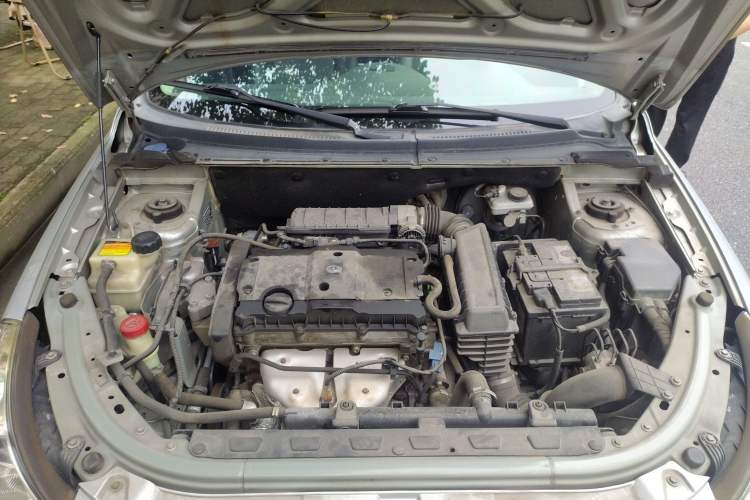 Used Dongfeng Aeolus H30 2012 CROSS 1.6L Automatic Zunyi Model Engine Bay