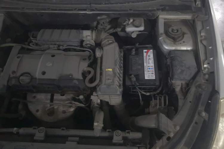 Used Dongfeng Aeolus H30 2012 CROSS 1.6L Manual Luxury Model Engine Bay Left