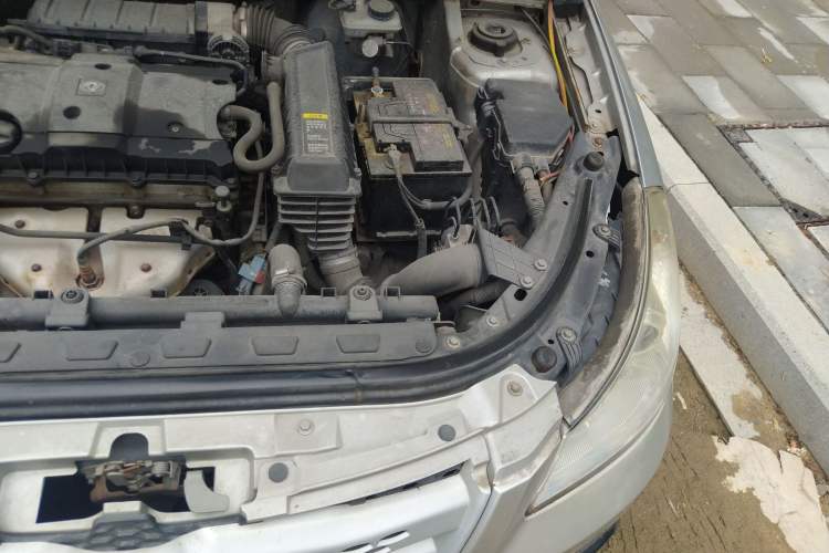 Used Dongfeng Aeolus H30 2012 CROSS 1.6L Manual Zunyi Model Engine Bay Left