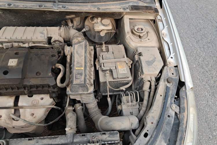 Used Dongfeng Aeolus H30 2012 CROSS 1.6L Manual Luxury Model Engine Bay Left