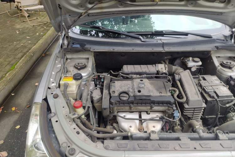 Used Dongfeng Aeolus H30 2012 CROSS 1.6L Automatic Zunyi Model Engine Bay Right