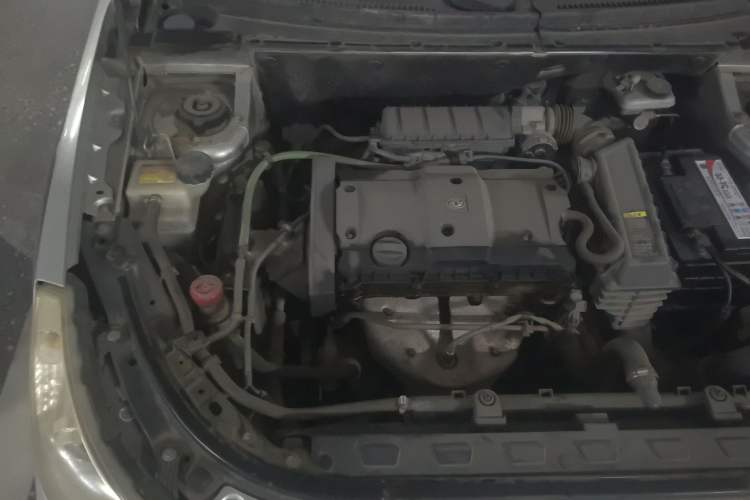 Used Dongfeng Aeolus H30 2012 CROSS 1.6L Manual Luxury Model Engine Bay Right