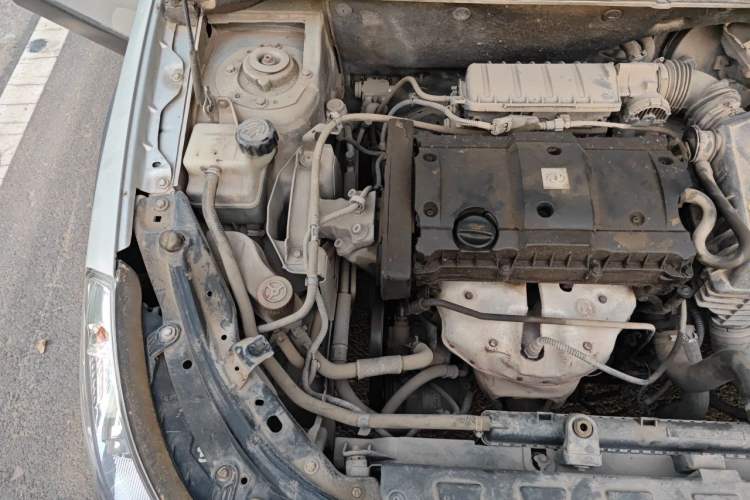 Used Dongfeng Aeolus H30 2012 CROSS 1.6L Manual Luxury Model Engine Bay Right