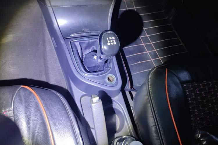 Used Dongfeng Aeolus H30 2012 CROSS 1.6L Manual Luxury Model Gear Lever