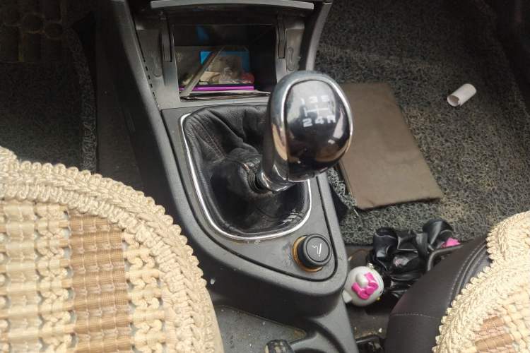 Used Dongfeng Aeolus H30 2012 CROSS 1.6L Manual Zunyi Model Gear Lever