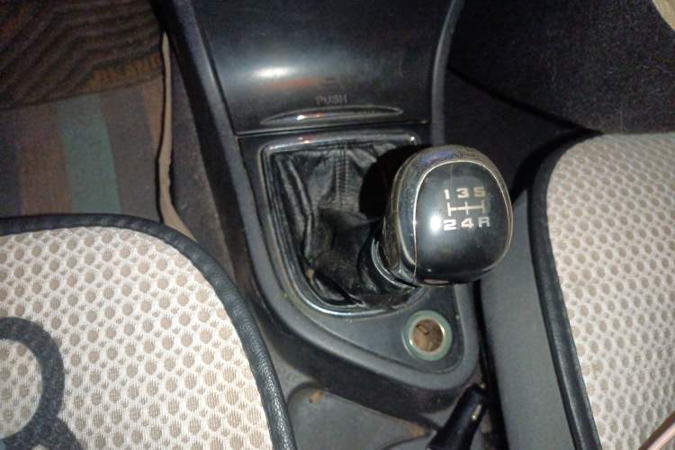 Used Dongfeng Aeolus H30 2012 CROSS 1.6L Manual Luxury Model Gear Lever