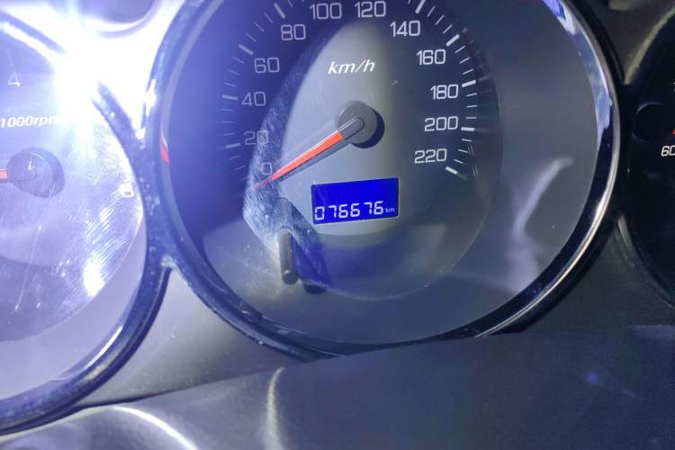Used Dongfeng Aeolus H30 2012 CROSS 1.6L Manual Luxury Model Odometer Close Up