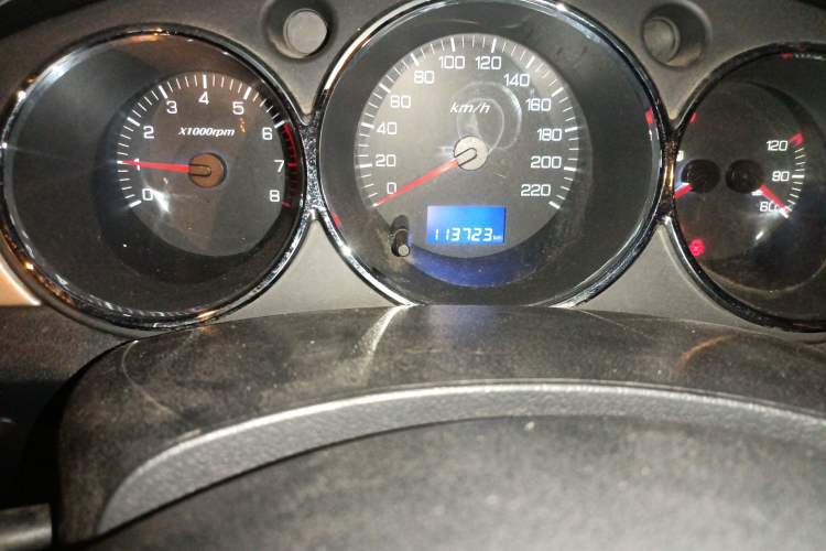 Used Dongfeng Aeolus H30 2012 CROSS 1.6L Manual Luxury Model Odometer Close Up