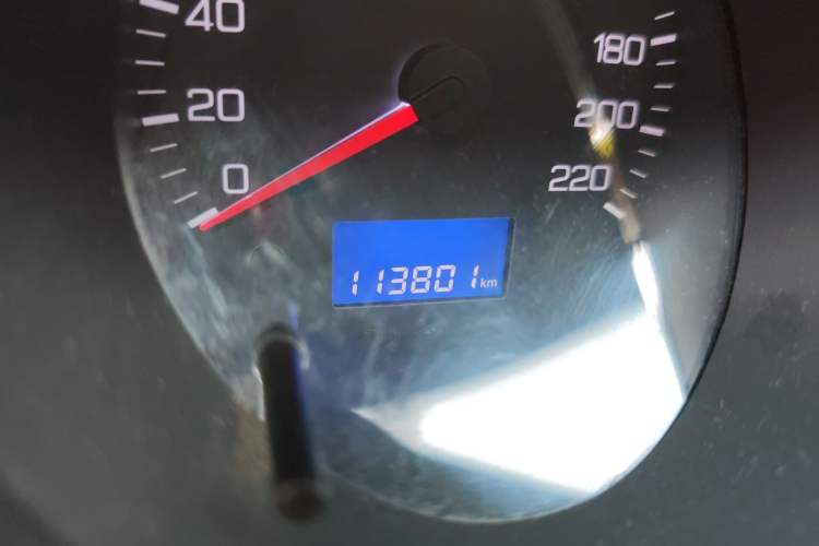 Used Dongfeng Aeolus H30 2012 CROSS 1.6L Manual Luxury Model Odometer Close Up
