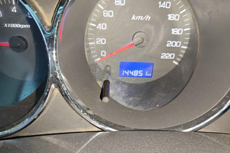 Used Dongfeng Aeolus H30 2012 CROSS 1.6L Manual Luxury Model Odometer Close Up