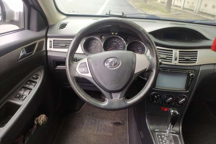 Used Dongfeng Aeolus H30 2012 CROSS 1.6L Automatic Zunyi Model Steering Wheel