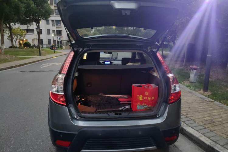 Used Dongfeng Aeolus H30 2012 CROSS 1.6L Manual Luxury Model Trunk