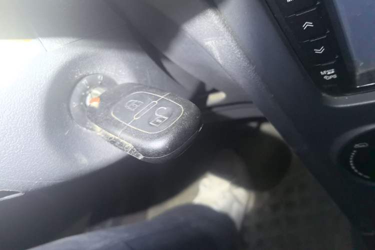 Used Dongfeng Aeolus H30 2012 CROSS 1.6L Manual Luxury Model Vehicle Key