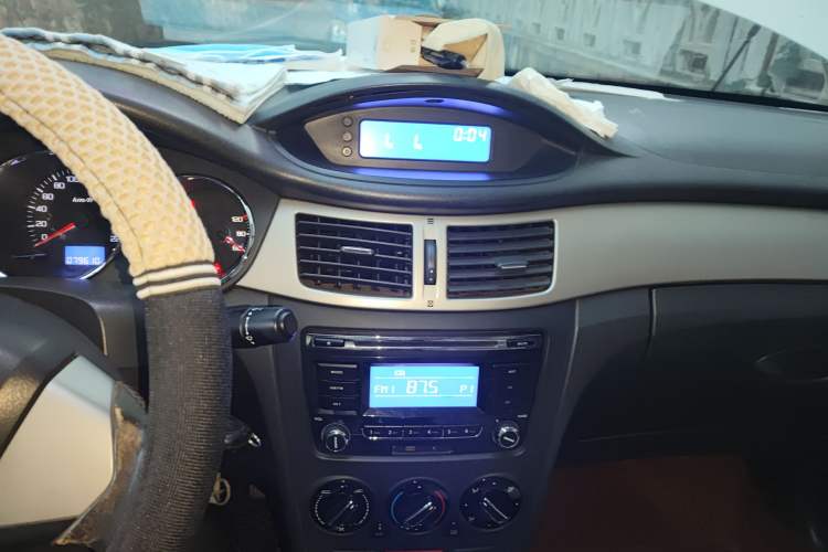 Used Dongfeng Aeolus H30 2012 CROSS 1.6L Manual Luxury Model Audio And AC Panel