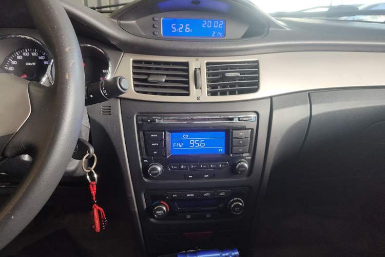 Used Dongfeng Aeolus H30 2012 CROSS 1.6L Automatic Zunyi Model Audio And AC Panel