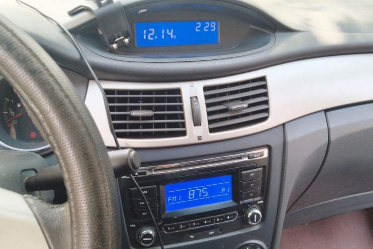 Used Dongfeng Aeolus H30 2012 CROSS 1.6L Manual Luxury Model Audio And AC Panel