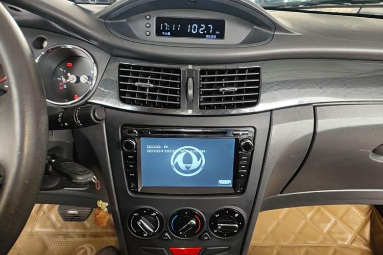 Used Dongfeng Aeolus H30 2012 CROSS 1.6L Automatic Luxury Model Audio And AC Panel