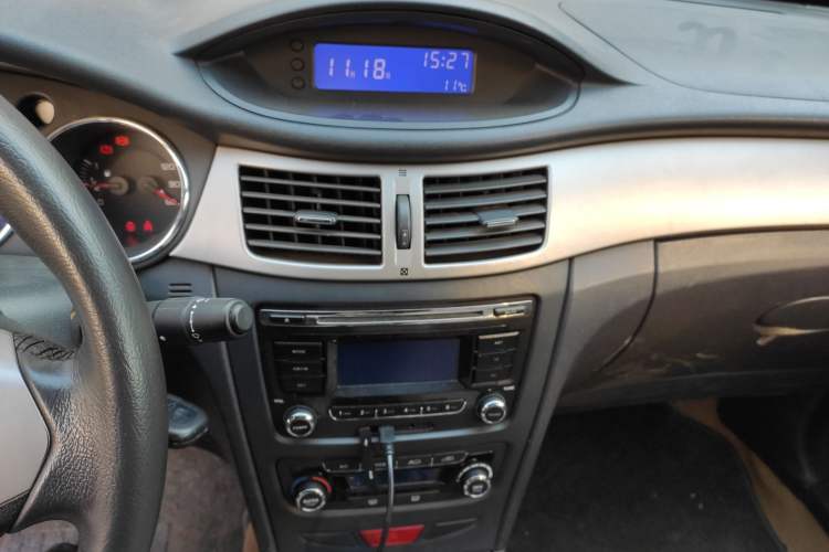Used Dongfeng Aeolus H30 2012 CROSS 1.6L Automatic Zunyi Model Audio And AC Panel
