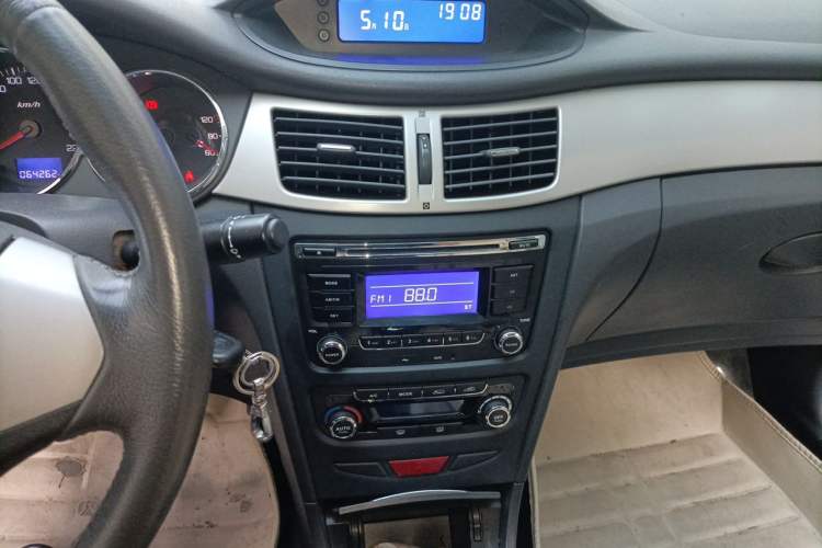 Used Dongfeng Aeolus H30 2012 CROSS 1.6L Manual Zunyi Model Audio And AC Panel