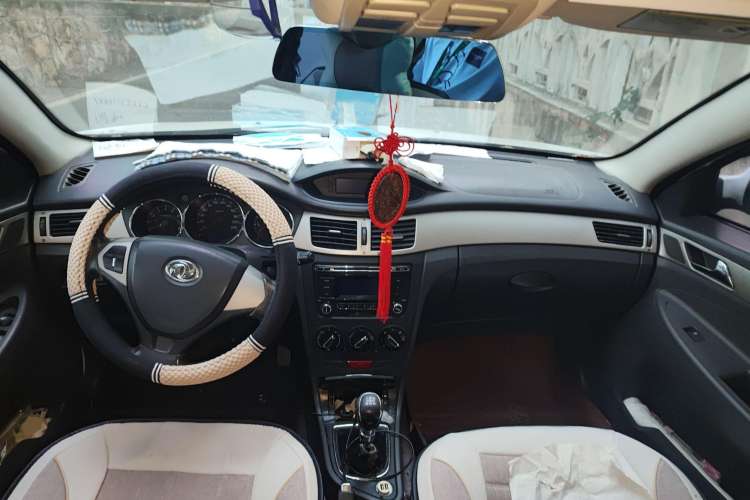 Used Dongfeng Aeolus H30 2012 CROSS 1.6L Manual Luxury Model Center Console