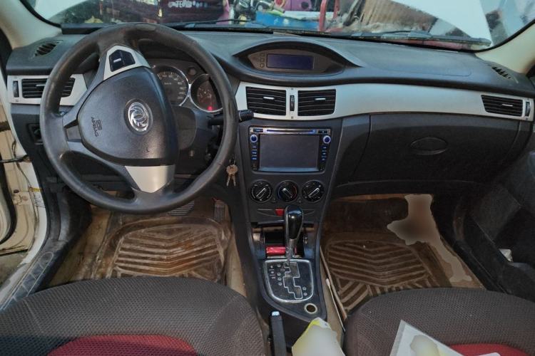 Used Dongfeng Aeolus H30 2012 CROSS 1.6L Automatic Luxury Model Center Console