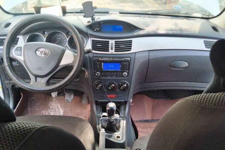 Used Dongfeng Aeolus H30 2012 CROSS 1.6L Manual Luxury Model Center Console
