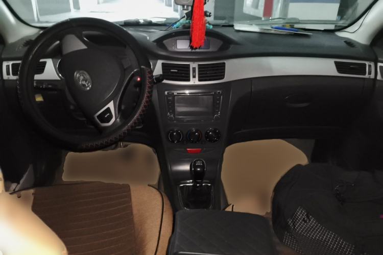Used Dongfeng Aeolus H30 2012 CROSS 1.6L Manual Luxury Model Center Console