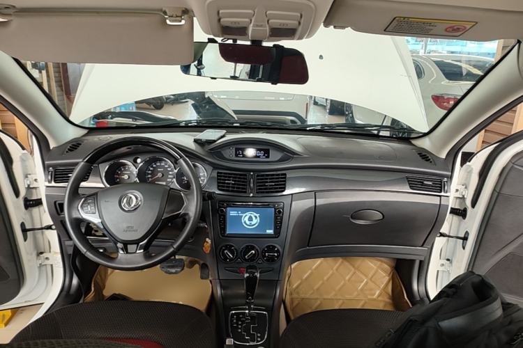 Used Dongfeng Aeolus H30 2012 CROSS 1.6L Automatic Luxury Model Center Console