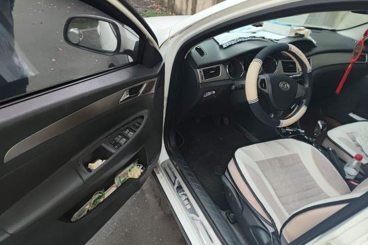 Used Dongfeng Aeolus H30 2012 CROSS 1.6L Manual Luxury Model Driver Seat