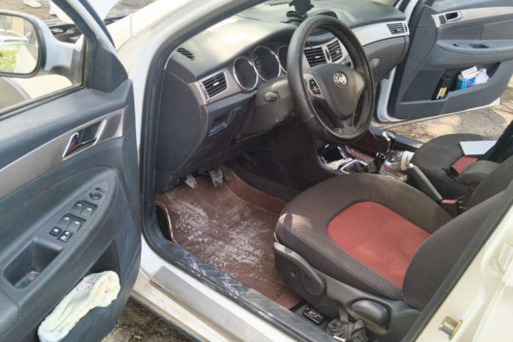 Used Dongfeng Aeolus H30 2012 CROSS 1.6L Manual Luxury Model Driver Seat