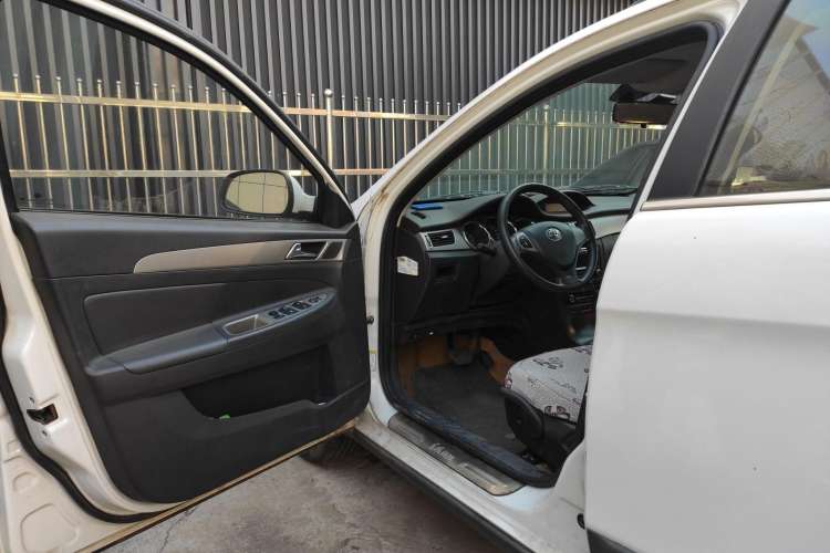 Used Dongfeng Aeolus H30 2012 CROSS 1.6L Automatic Zunyi Model Driver Seat
