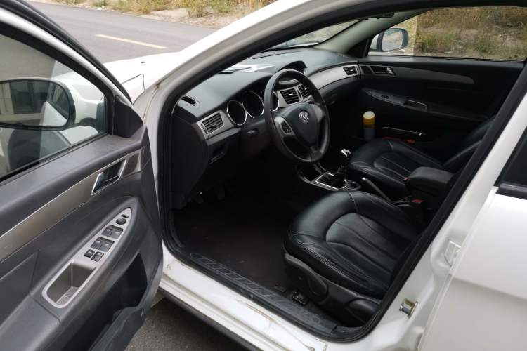 Used Dongfeng Aeolus H30 2012 CROSS 1.6L Manual Luxury Model Driver Seat