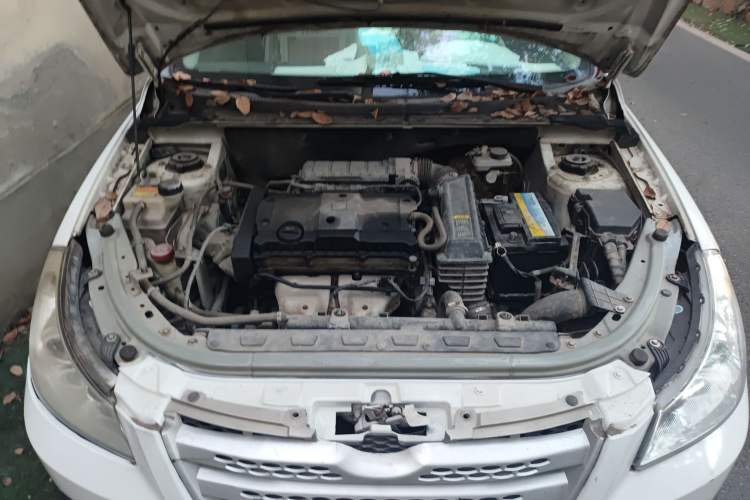 Used Dongfeng Aeolus H30 2012 CROSS 1.6L Manual Luxury Model Engine Bay