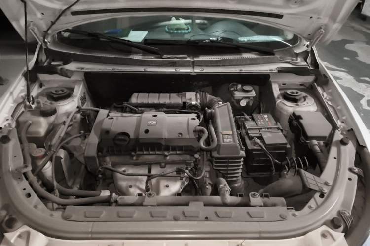 Used Dongfeng Aeolus H30 2012 CROSS 1.6L Manual Luxury Model Engine Bay