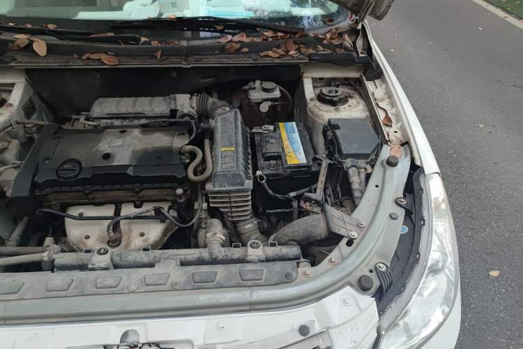 Used Dongfeng Aeolus H30 2012 CROSS 1.6L Manual Luxury Model Engine Bay Left