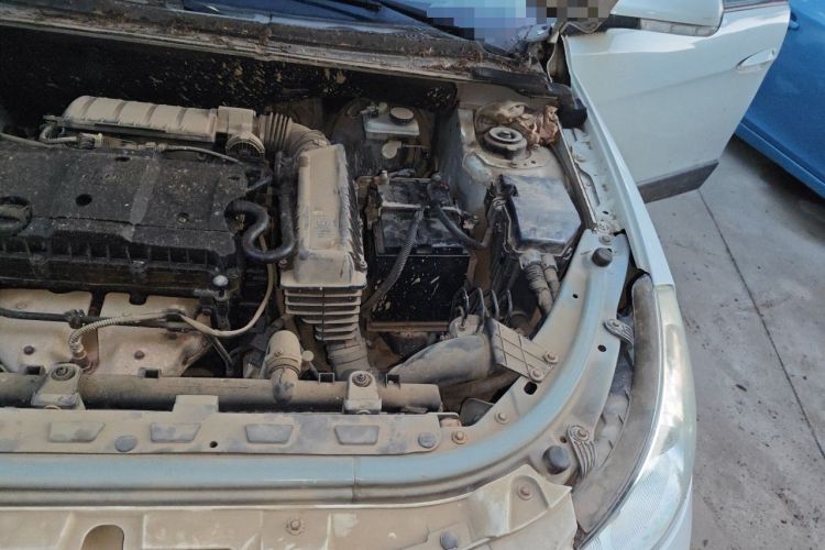 Used Dongfeng Aeolus H30 2012 CROSS 1.6L Automatic Luxury Model Engine Bay Left