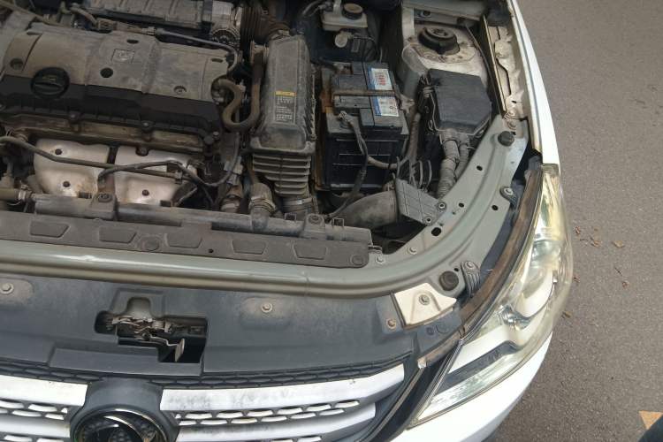 Used Dongfeng Aeolus H30 2012 CROSS 1.6L Automatic Luxury Model Engine Bay Left