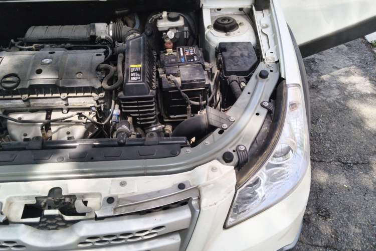 Used Dongfeng Aeolus H30 2012 CROSS 1.6L Manual Luxury Model Engine Bay Left