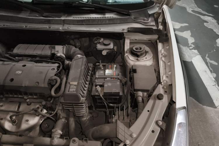 Used Dongfeng Aeolus H30 2012 CROSS 1.6L Manual Luxury Model Engine Bay Left