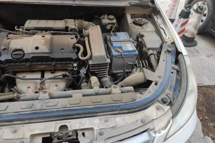Used Dongfeng Aeolus H30 2012 CROSS 1.6L Automatic Zunyi Model Engine Bay Left