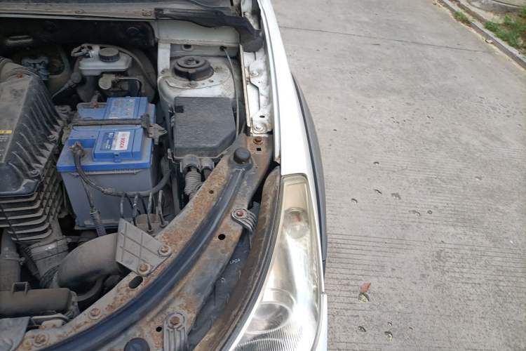 Used Dongfeng Aeolus H30 2012 CROSS 1.6L Manual Zunyi Model Engine Bay Left