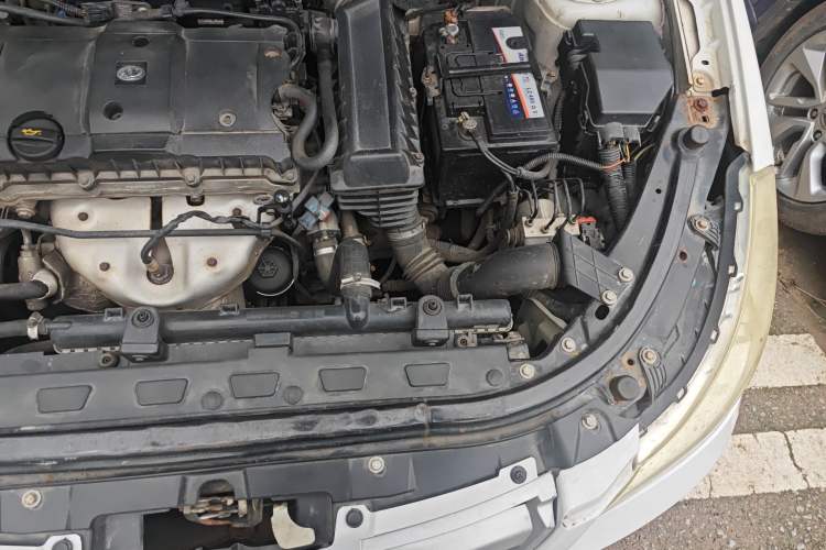 Used Dongfeng Aeolus H30 2012 CROSS 1.6L Manual Luxury Model Engine Bay Left