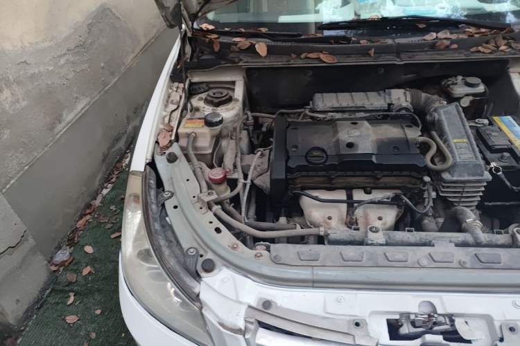 Used Dongfeng Aeolus H30 2012 CROSS 1.6L Manual Luxury Model Engine Bay Right
