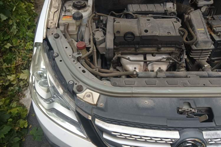 Used Dongfeng Aeolus H30 2012 CROSS 1.6L Automatic Luxury Model Engine Bay Right