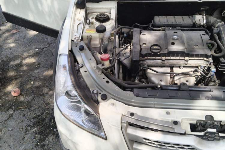 Used Dongfeng Aeolus H30 2012 CROSS 1.6L Manual Luxury Model Engine Bay Right