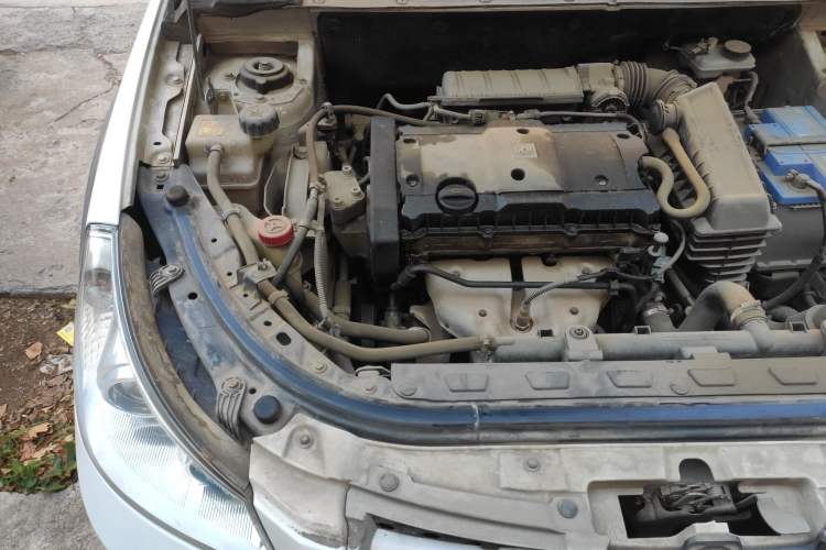 Used Dongfeng Aeolus H30 2012 CROSS 1.6L Automatic Zunyi Model Engine Bay Right