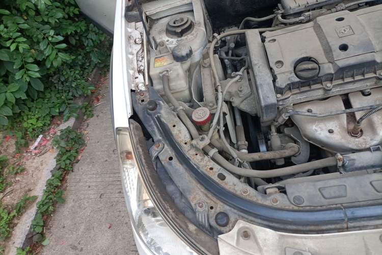 Used Dongfeng Aeolus H30 2012 CROSS 1.6L Manual Zunyi Model Engine Bay Right