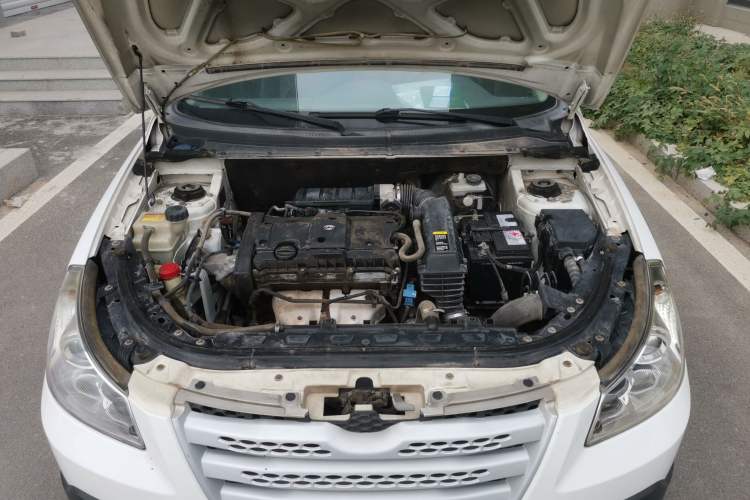 Used Dongfeng Aeolus H30 2012 CROSS 1.6L Manual Luxury Model Engine Bay