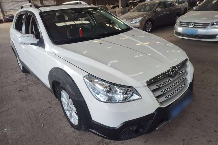Used Dongfeng Aeolus H30 2012 CROSS 1.6L Automatic Zunyi Model Front Right 45 Deg
