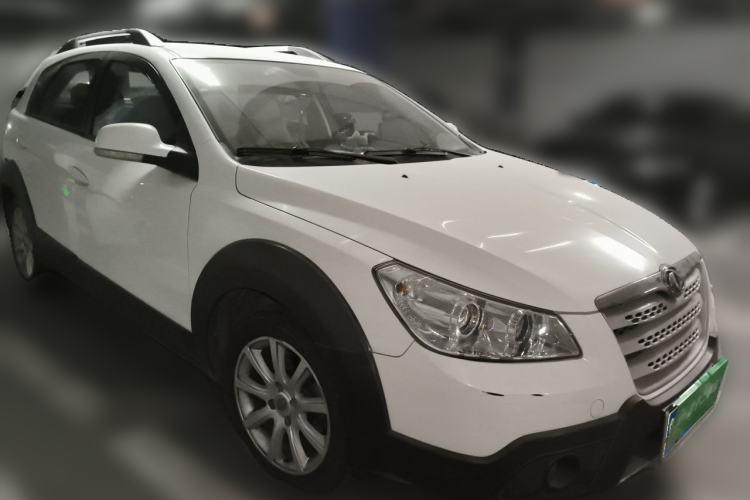 Used Dongfeng Aeolus H30 2012 CROSS 1.6L Manual Luxury Model Front Right 45 Deg
